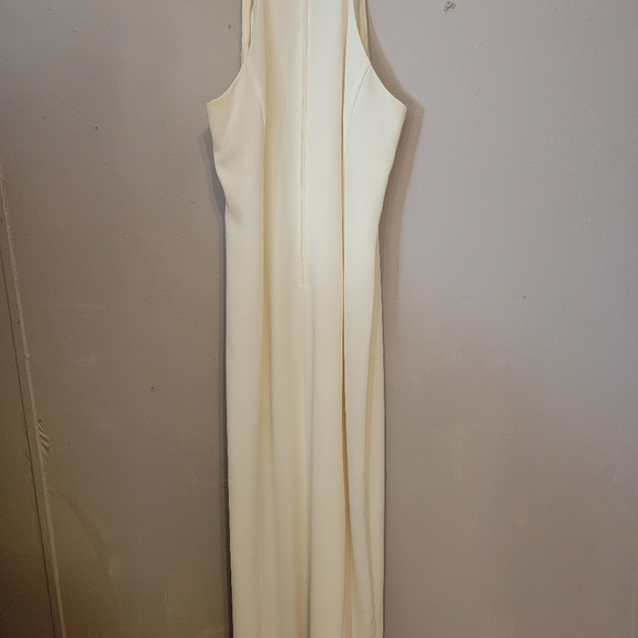 Very elegant ivory dress. - Picture 3 of 4